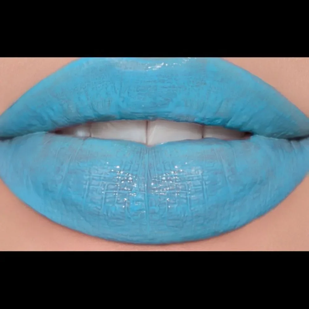 Jeffree Star introducing supreme